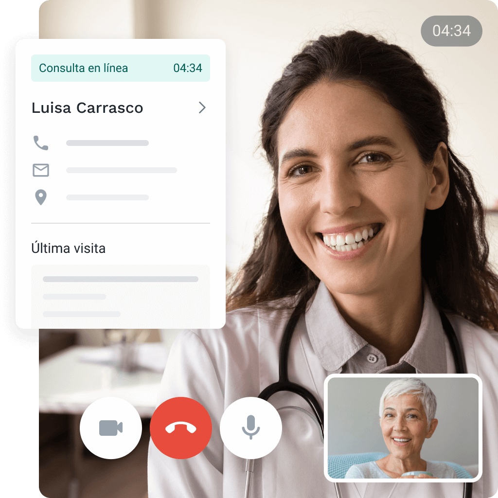 software-de-gestion-para-especialistas-medicos-doctoralia-doctora-feliz-dando-consulta-en-linea-a-paciente-mayor-luisa-carrasco